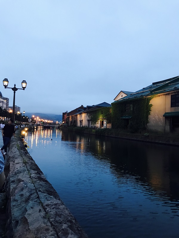 小樽運河の夕暮れの様子